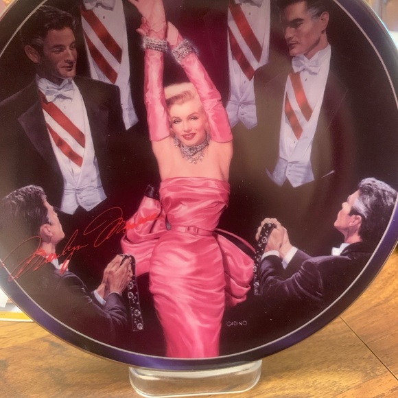 Marilyn Monroe Plates - Picture 5 of 8